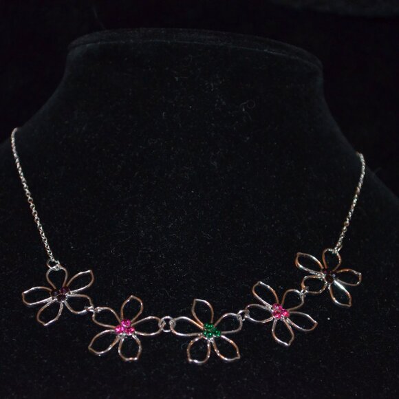 PAPARAZZI (R) Silverton Metal Chain Necklace Hanging Earrings Set Flowers 14y.o+ - Picture 8 of 8